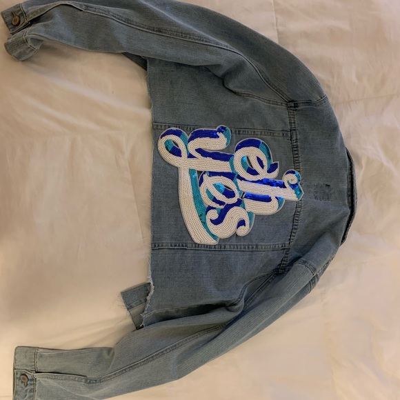 Cropped Jean Jacket - Picture 4 of 5